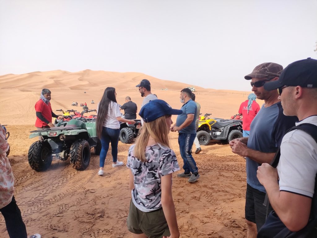 excursion dans le désert de Dubaï- quad dans les dunes de sable