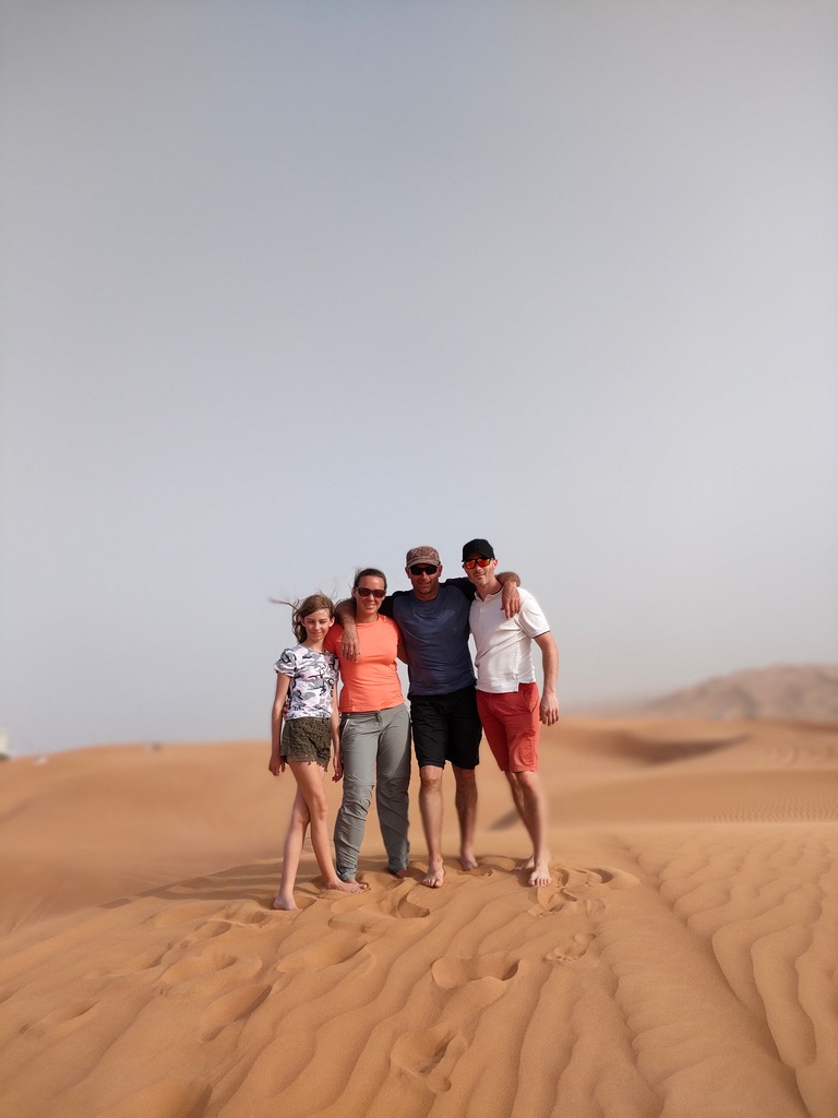 excursion dans le désert de Dubaï - dunes bashing 4x4 dans les dunes de sable, les 3 chatons et william