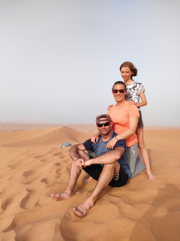 excursion dans le désert de Dubaï - dunes bashing 4x4 dans les dunes de sable, les 3 chatons