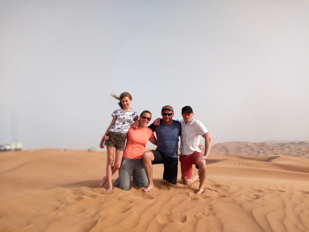 excursion dans le désert de Dubaï - dunes bashing 4x4 dans les dunes de sable, les 3 chatons et william