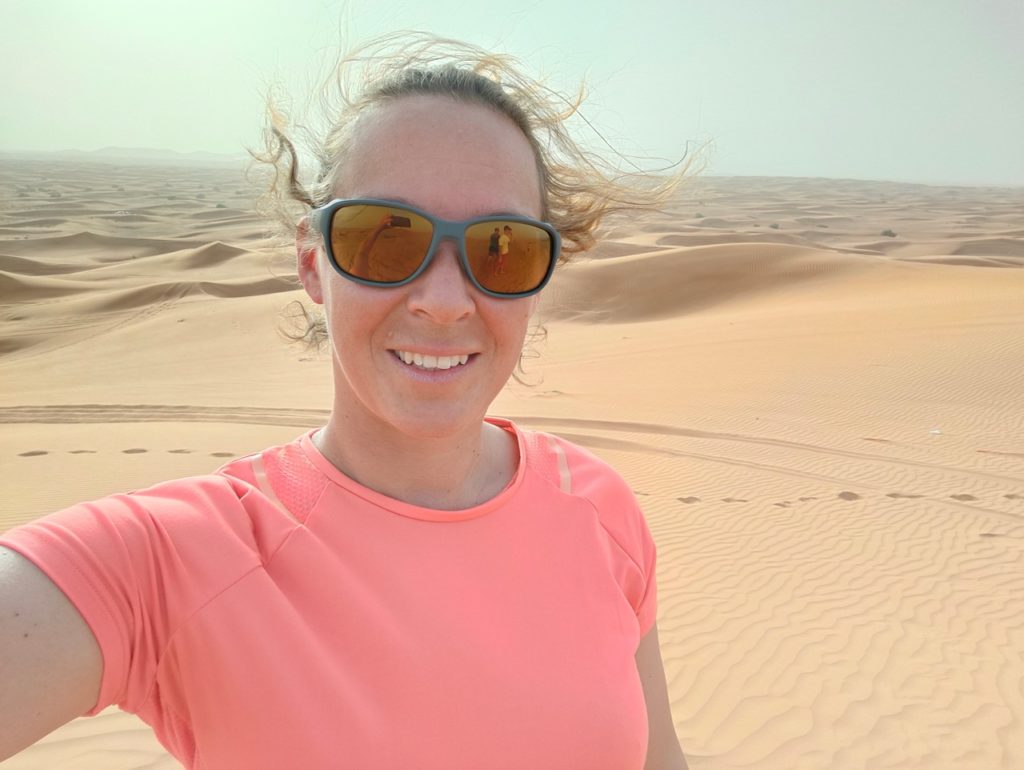 excursion dans le désert de Dubaï - dunes bashing 4x4 dans les dunes de sable, selfie de chatoune