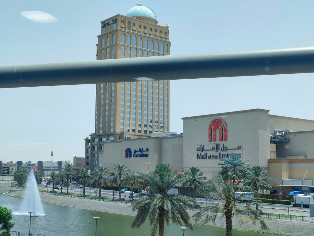 moe mall of the emirates dubai vu de l'extérieur