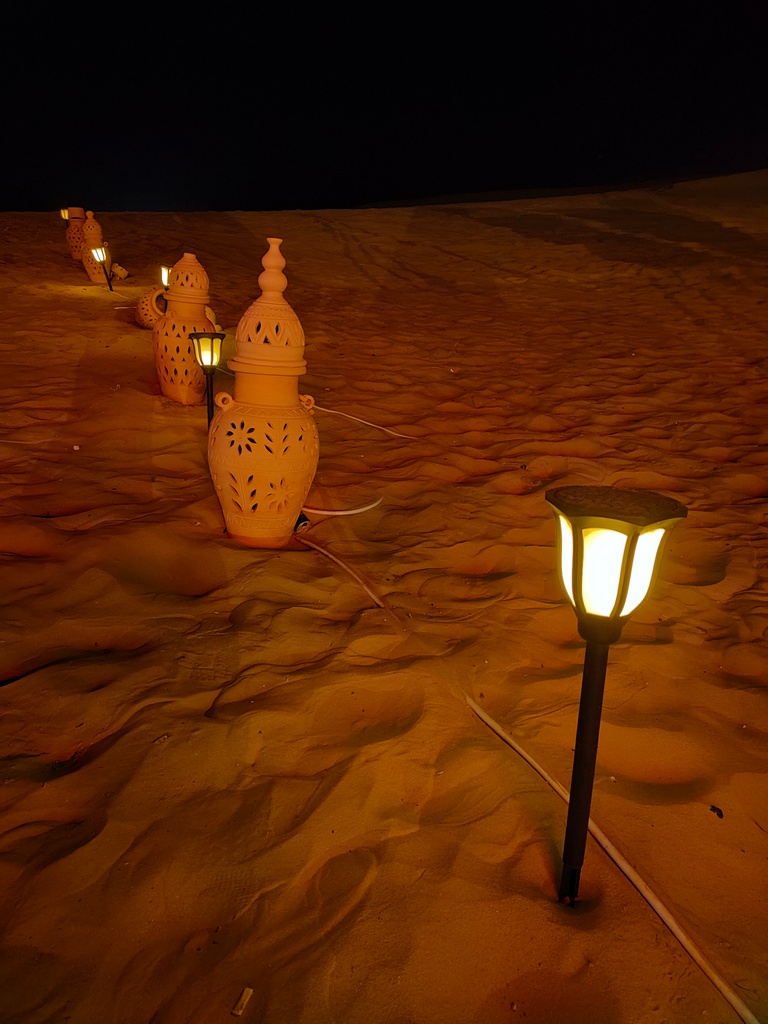 xcursion dans le désert de dubai - soirée repas spectacle, décor lumières