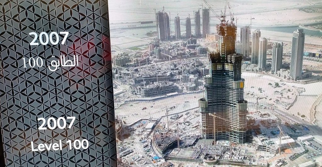 évolution de la construction de la tour burj khalifa, dubai, en 2007