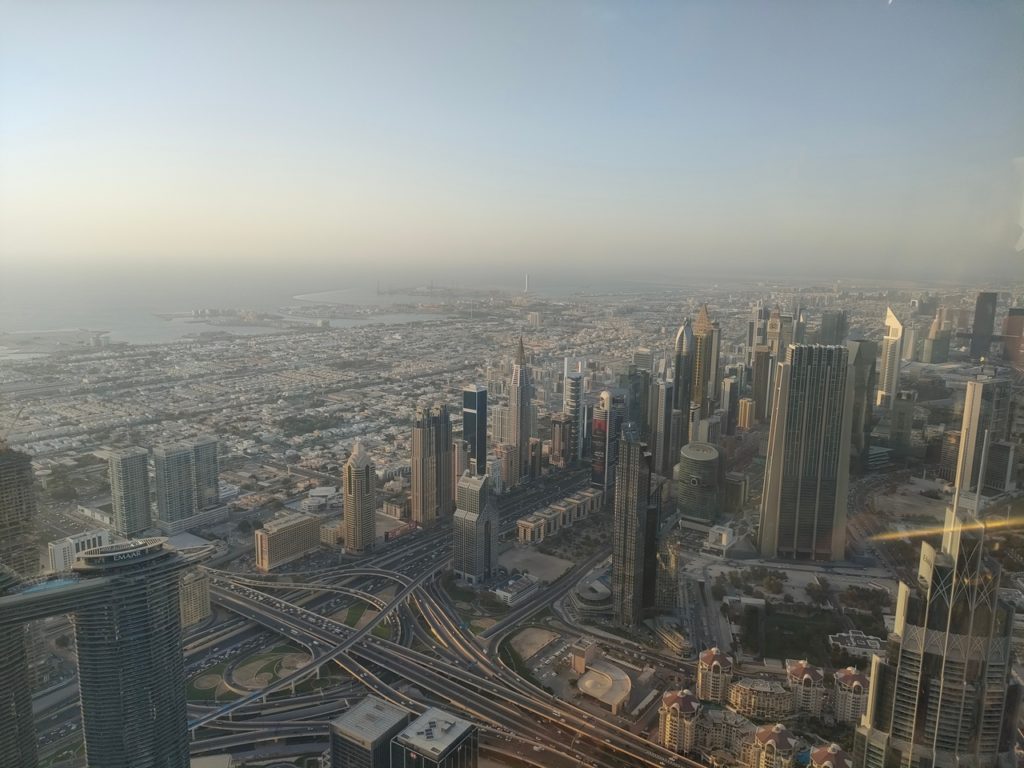 vue depuis le 125 ème étage du burj khalifa, vers la mer, dubai