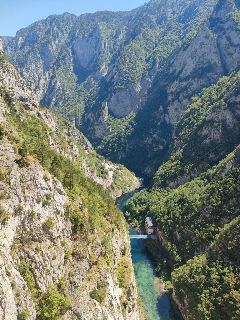 canyon de Piva au pied du barrage