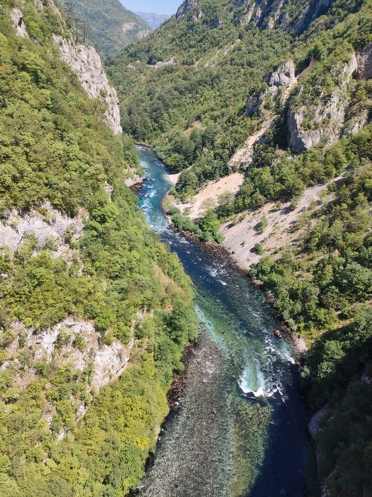 Canyon de Piva au pied du barrage