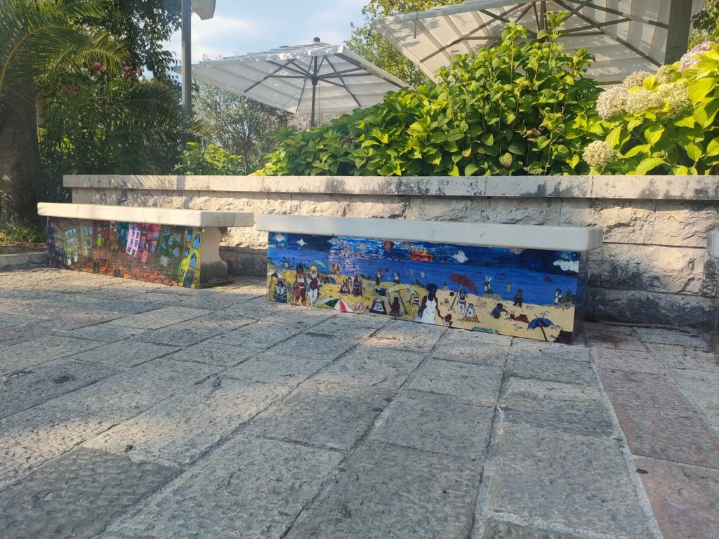 bancs peints à Kotor