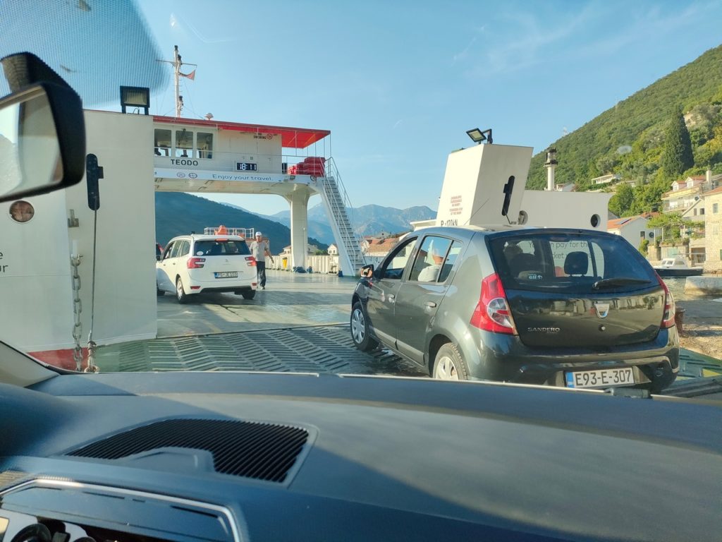 Ferry baie de Kotor après la visite de Lustica