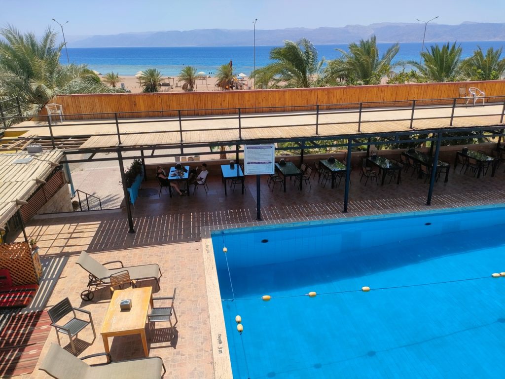 piscine du Darna Divers Village Hôtel avec la vue sur la mer