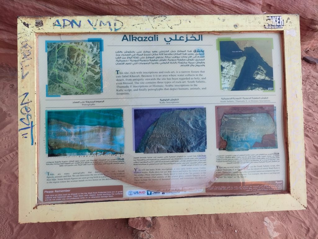 panneau explicatif à Khazaly Canyon