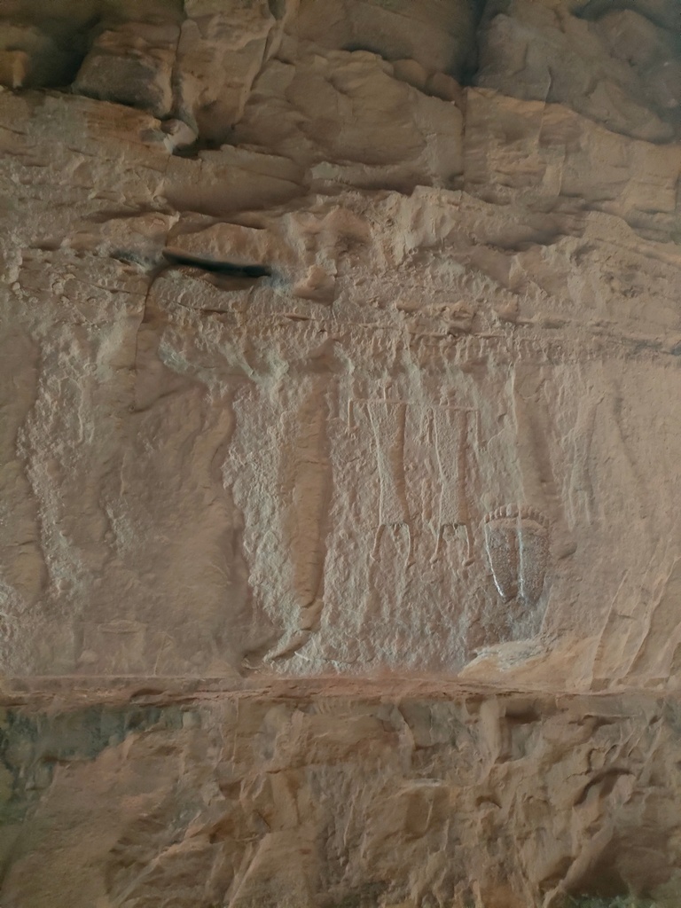 inscriptions petroglyphe à Khazaly Canyon, wadi rum