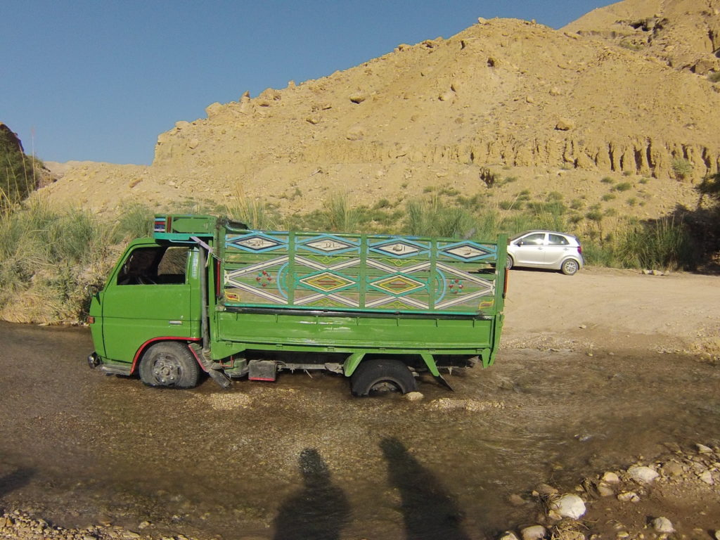 camion bloqué rivière wadi bin hammad