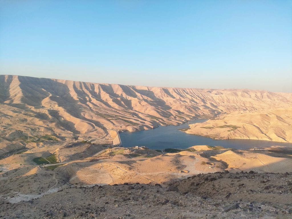 barrage et lac entre wadi bien hammad et madaba