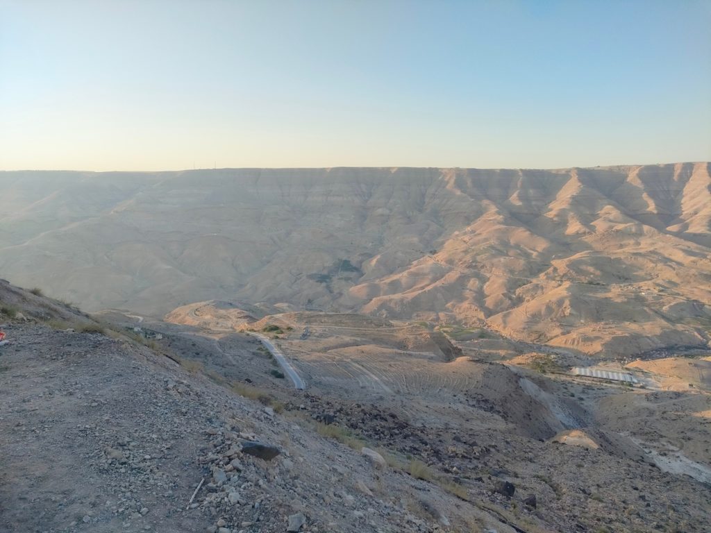 route entre wadi bin hammad et madaba