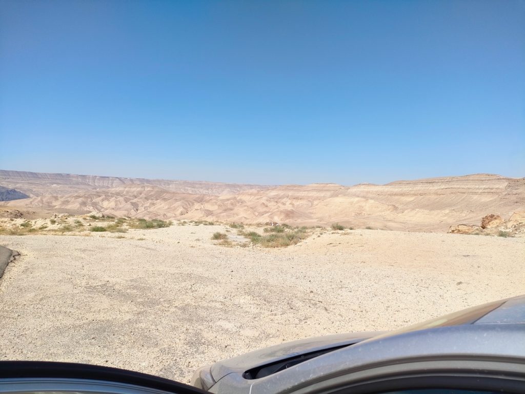 paysage désertique entre hammamat afra et shobak