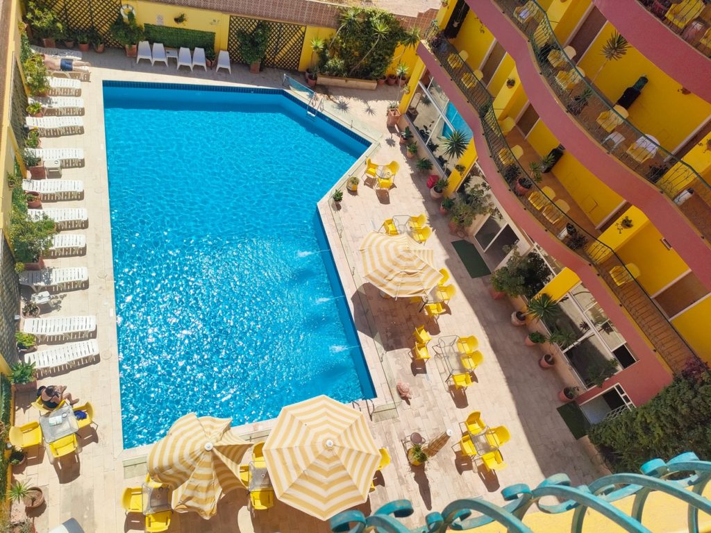 piscine de mariam hôtel à madaba