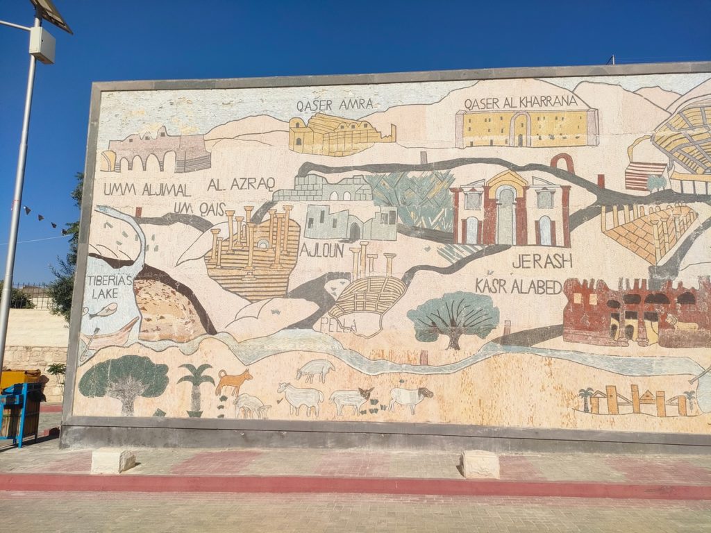 fresque en mosaïque représentant les sites touristiques de jordanie