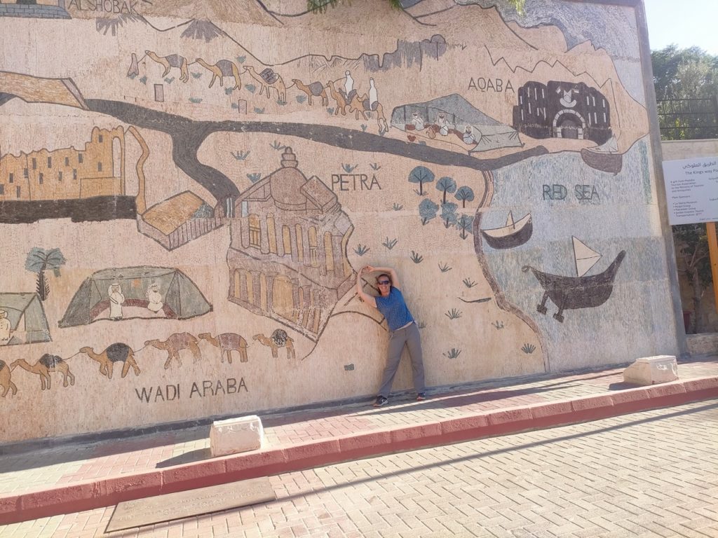 fresque en mosaïque représentant les sites touristiques de jordanie
