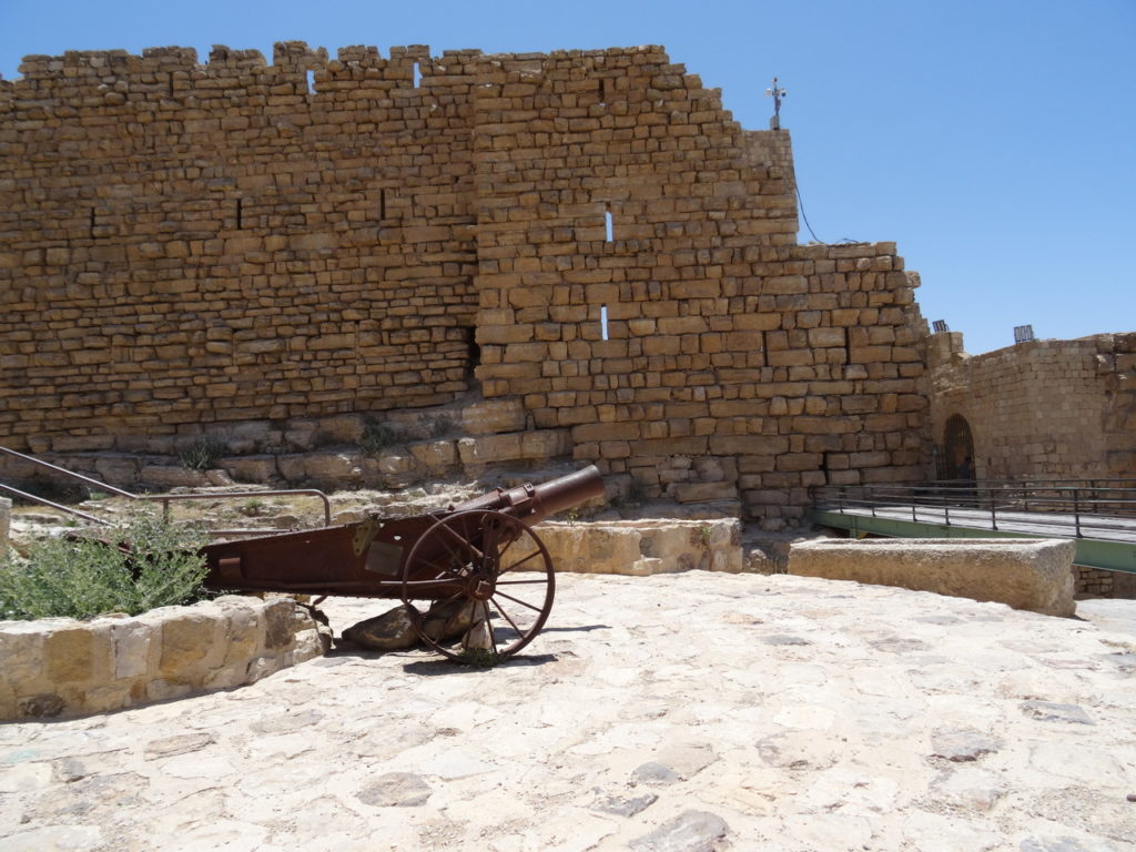 canon devant le château de Kérak