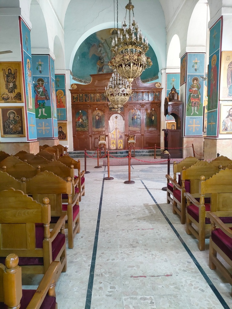 intérieur de l'église saint georges de madaba