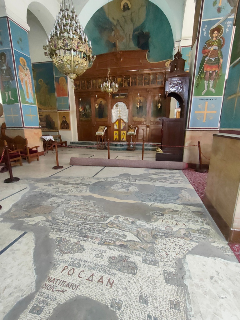 mosaïque au sol de l'église saint georges de madaba (plus vieille carte de la palestine)