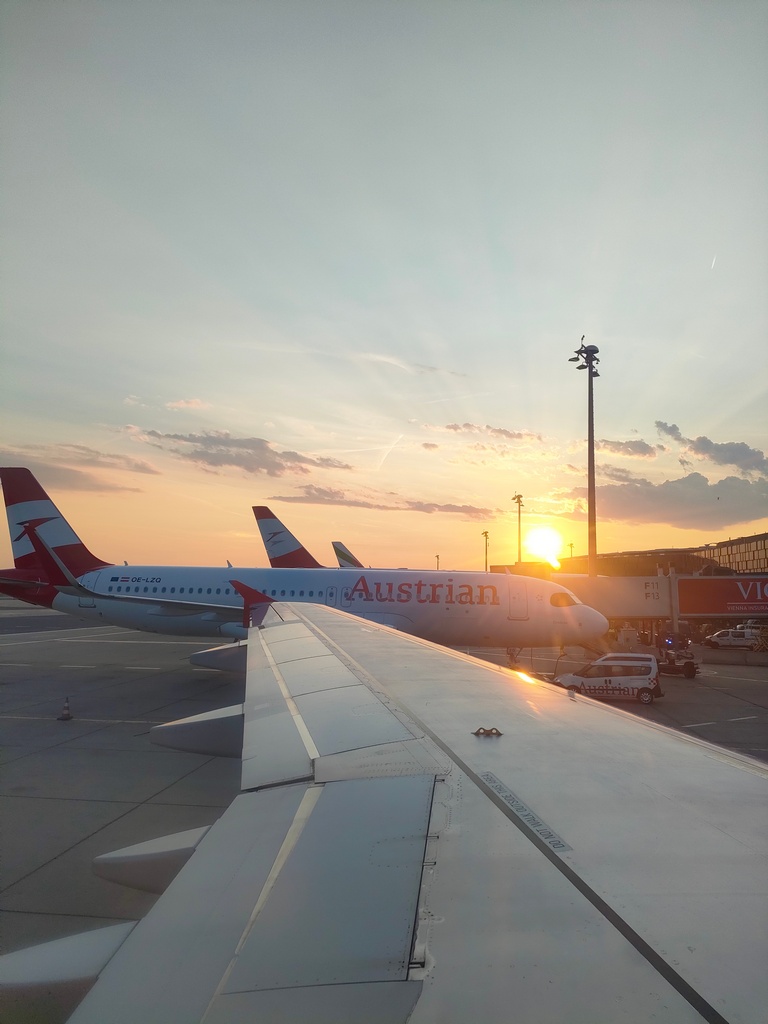 avions austrian et coucher de soleil