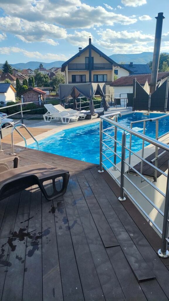 piscine du motel bor à vitez