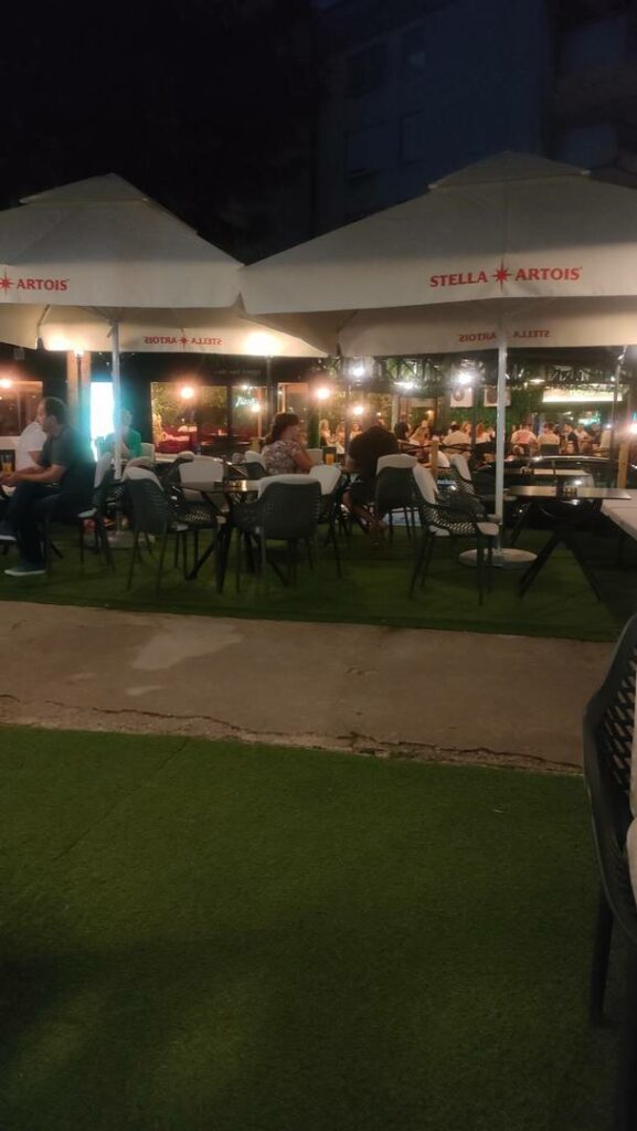 vitez, terrasses de restaurants